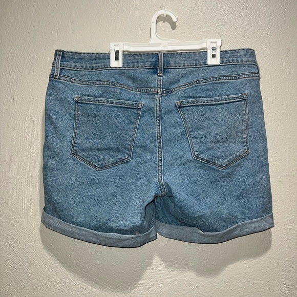 Old Navy Denim Jean Shorts - Picture 3 of 6